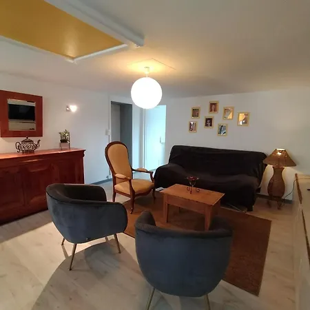 Holiday home 6 Pers Avec Chemins De Randonnee Et Station Thermale A Proximite - Fr-1-589-631 Montmotier