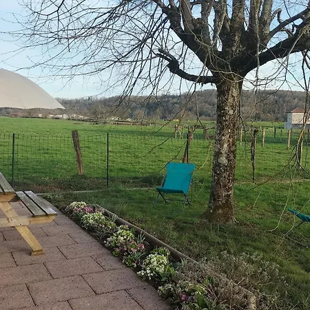 6 Pers Avec Chemins De Randonnee Et Station Thermale A Proximite - Fr-1-589-631 Holiday home