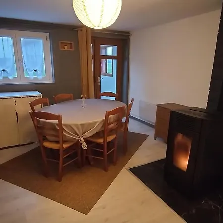 6 Pers Avec Chemins De Randonnee Et Station Thermale A Proximite - Fr-1-589-631 Holiday home Montmotier