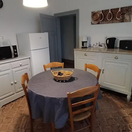 6 Pers Avec Chemins De Randonnée Et Station Thermale à Proximité - Fr-1-589-631 Casa di campagna Montmotier