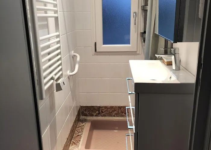 6 Pers Avec Chemins De Randonnee Et Station Thermale A Proximite - Fr-1-589-631 * Montmotier