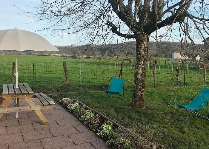 6 Pers Avec Chemins De Randonnee Et Station Thermale A Proximite - Fr-1-589-631 Holiday home