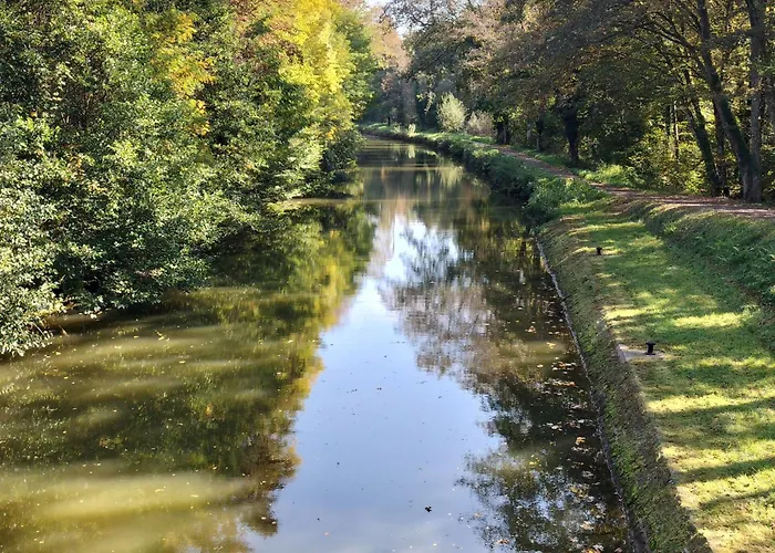 Holiday home 6 Pers Avec Chemins De Randonnee Et Station Thermale A Proximite - Fr-1-589-631 Montmotier