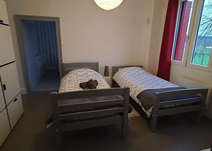 6 Pers Avec Chemins De Randonnee Et Station Thermale A Proximite - Fr-1-589-631 * Montmotier