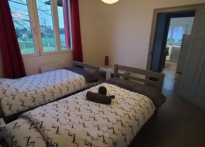 6 Pers Avec Chemins De Randonnee Et Station Thermale A Proximite - Fr-1-589-631