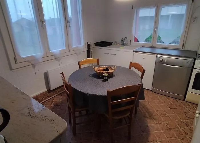 Holiday home 6 Pers Avec Chemins De Randonnee Et Station Thermale A Proximite - Fr-1-589-631