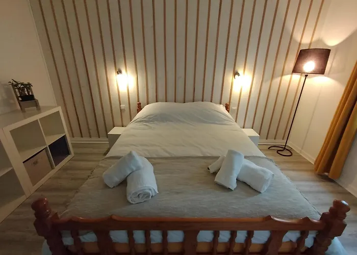 Holiday home 6 Pers Avec Chemins De Randonnee Et Station Thermale A Proximite - Fr-1-589-631 Montmotier