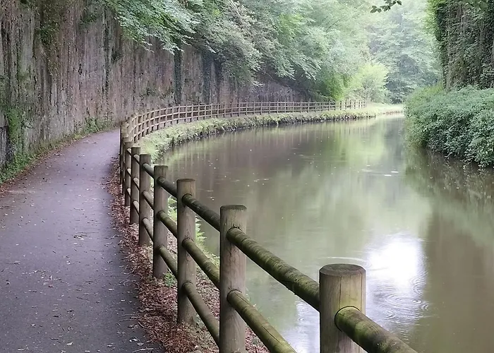 Holiday home 6 Pers Avec Chemins De Randonnee Et Station Thermale A Proximite - Fr-1-589-631 Montmotier